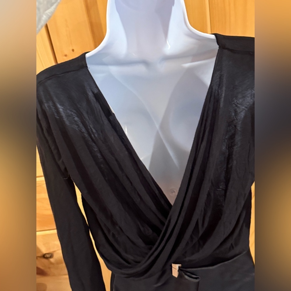 Free People lightweight black cropped top overlapping V back size XS - Picture 2 of 9